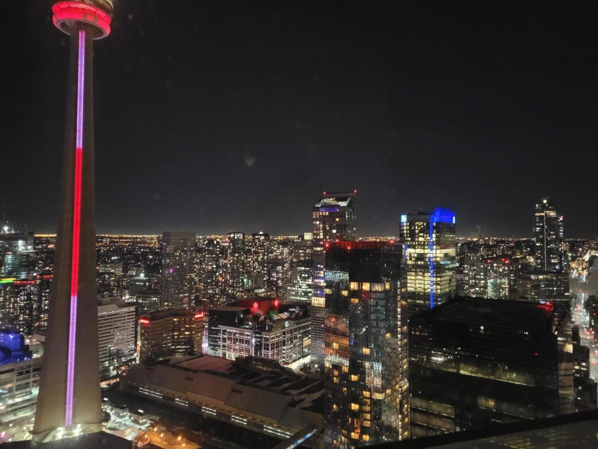 Two Bd Cn Tower And Lake Ontario View Toronto Bagian luar foto