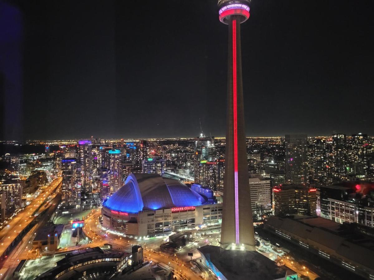 Two Bd Cn Tower And Lake Ontario View Toronto Bagian luar foto
