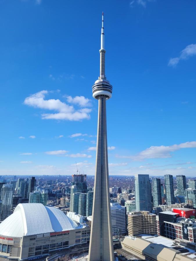 Two Bd Cn Tower And Lake Ontario View Toronto Bagian luar foto